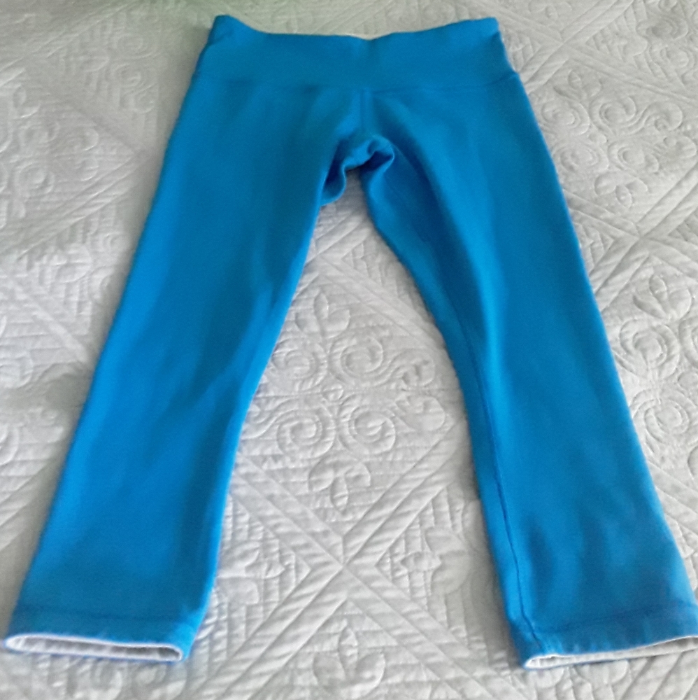 LULULEMON Turquoise Cropped Capri Legging